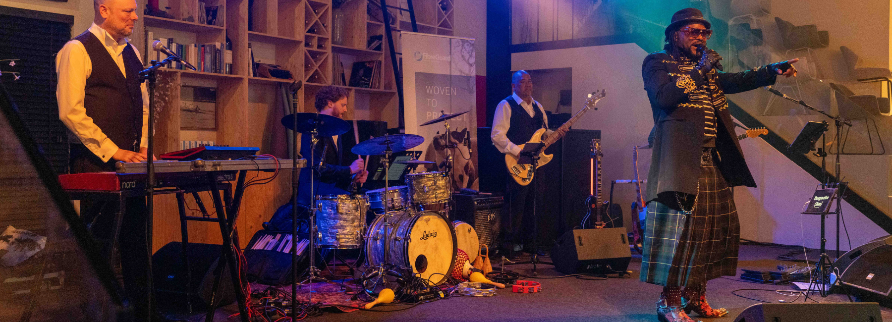 Opening nieuwe showroom Toon De Somer - Live band