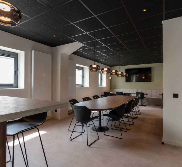 Aaqua-toondesomer-kantoorrenovatie-eetruimte Aaqua toondesomer kantoorrenovatie eetruimte